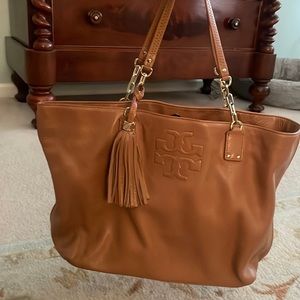 Tan leather Tory Burch shoulder bag with gold hardware detailing